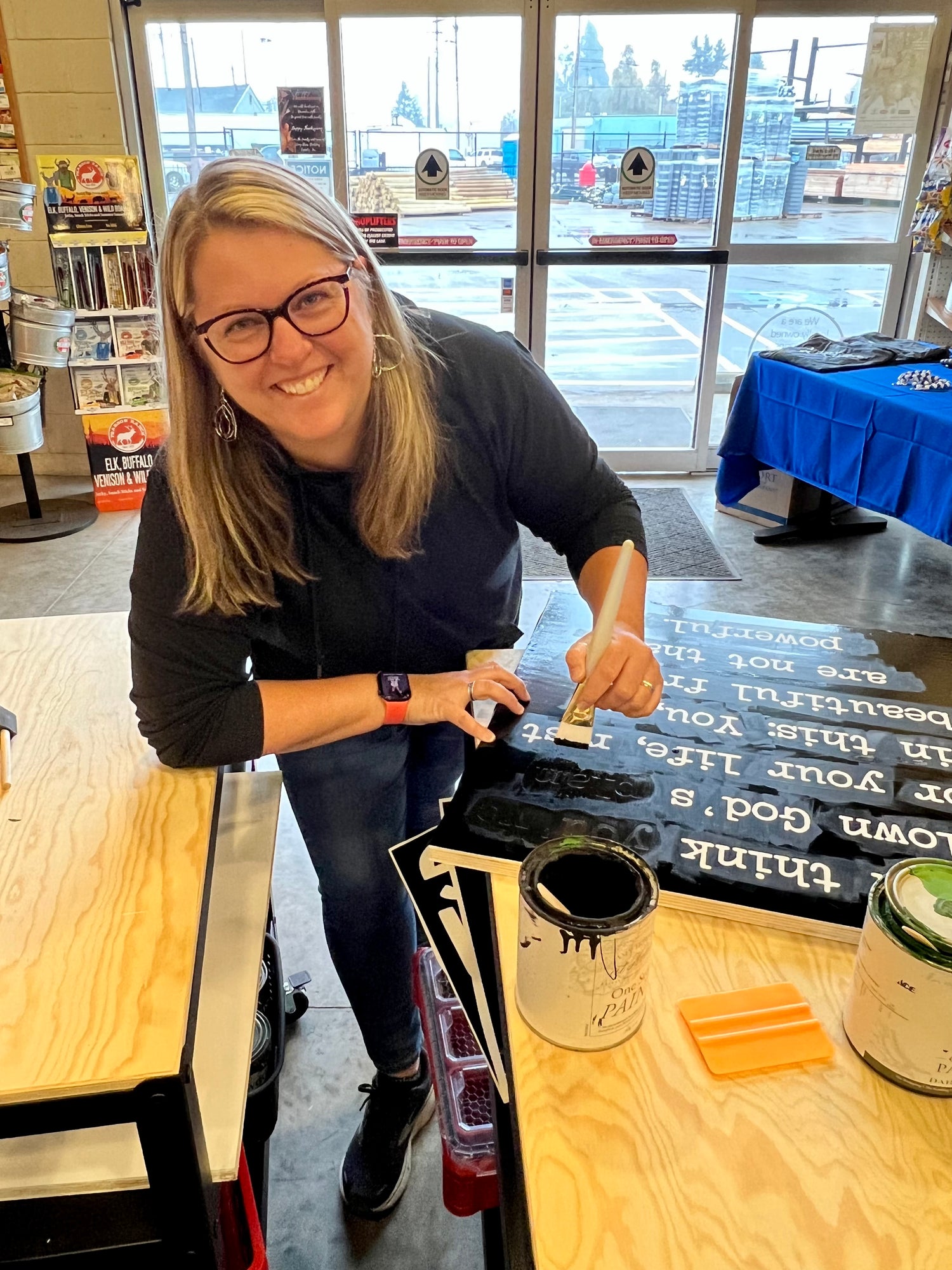 Sawdust Studios is your stop in Oregon for custom wood signs. Whether you want one of our standard wood sign workshops, a custom private class or custom holiday signs - the workshop in Woodburn, Oregon is the place for you.